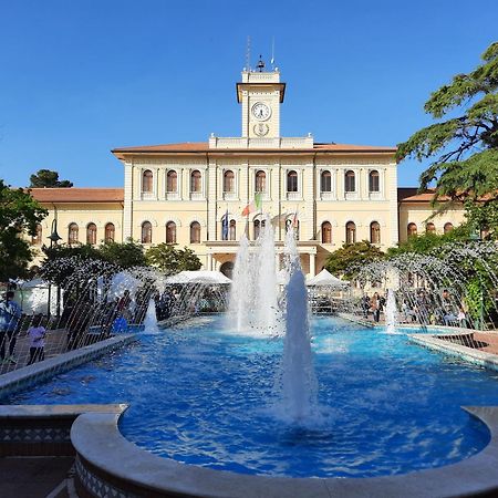 Апартаменты Centromare Каттолика Экстерьер фото